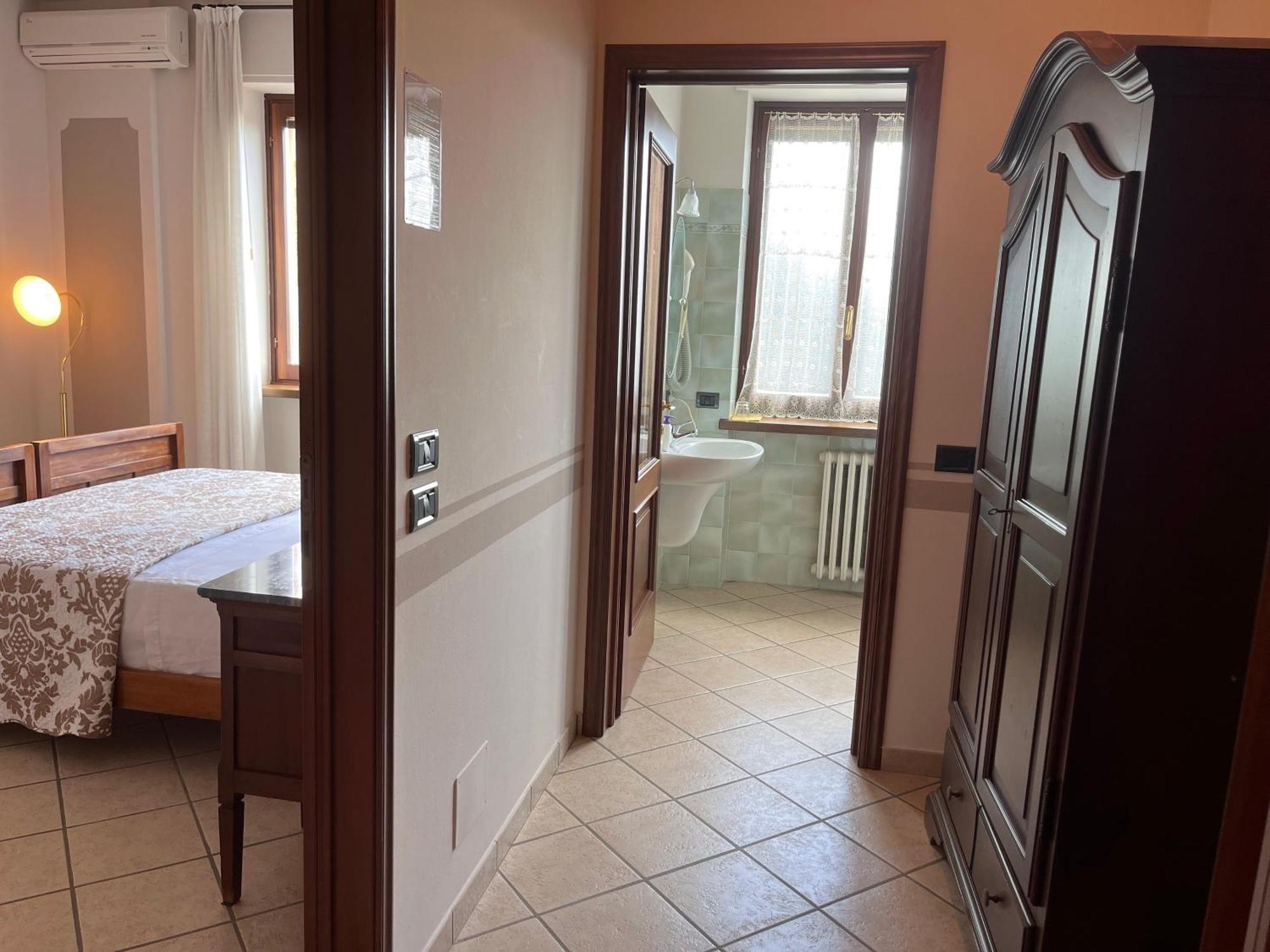 Belvedere Bike Hotel Монта Номер фото
